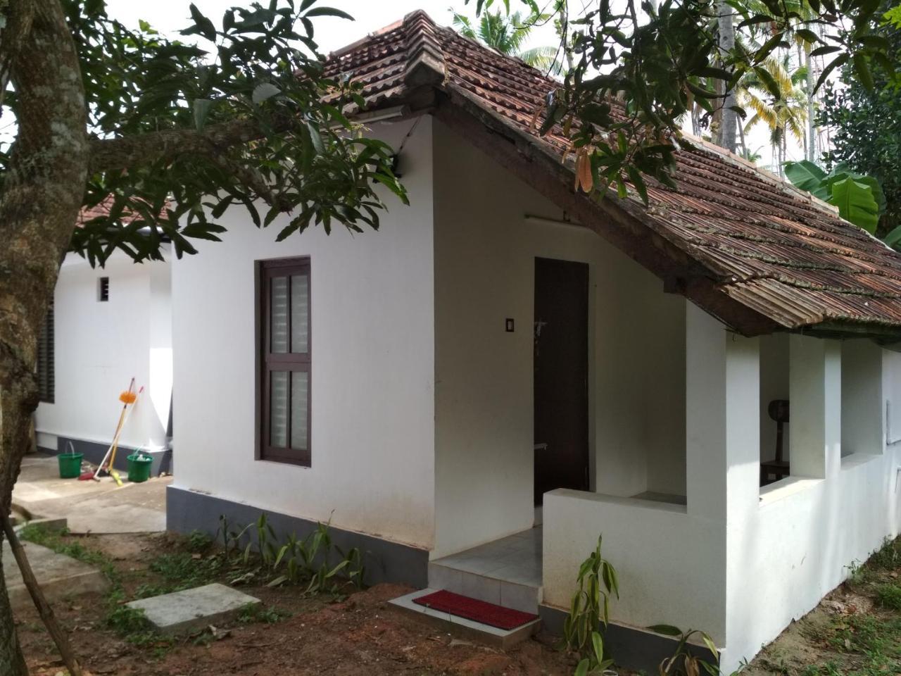 Piggy Hostel Varkala Exterior photo